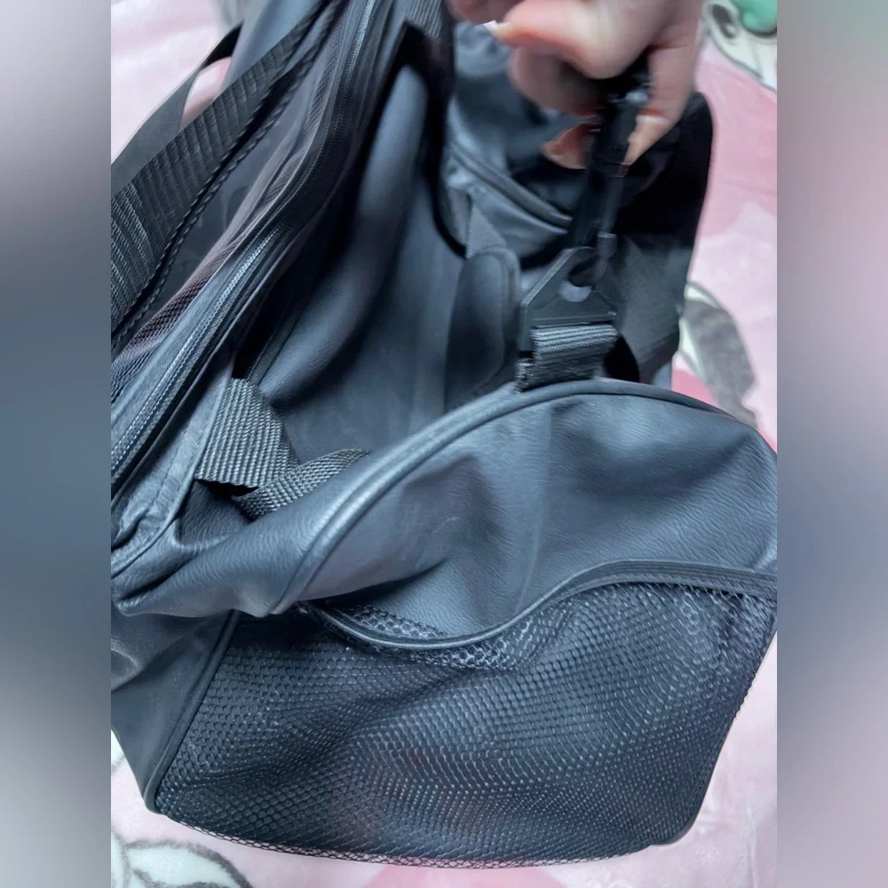 Super RARE NHL Flyers rare and super exclusive black duffle bag filled
